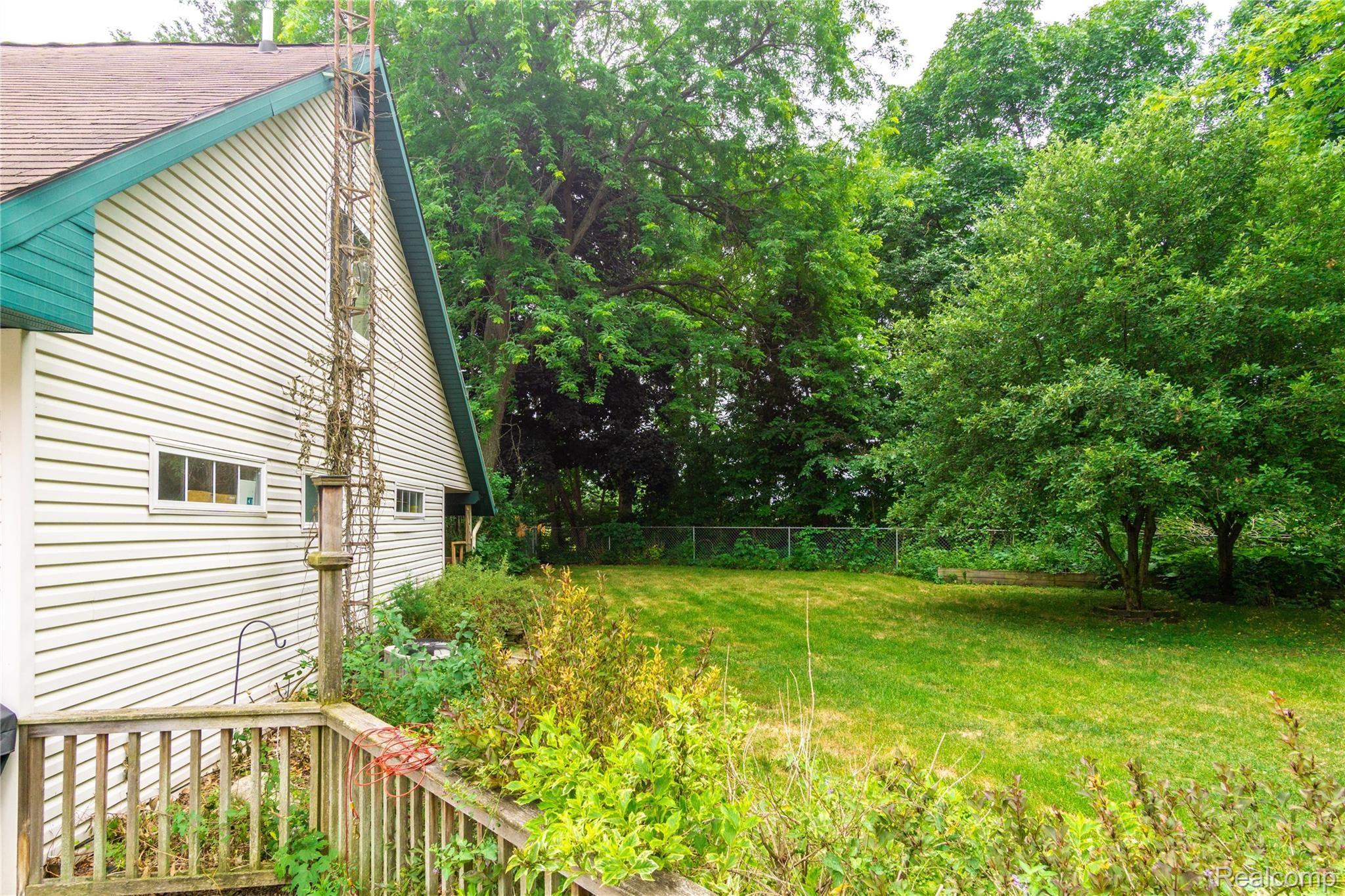 3400 West Newark Road Lapeer, MI 48446 - Photo 17 of 72 Exteriors (15 of 17).jpg