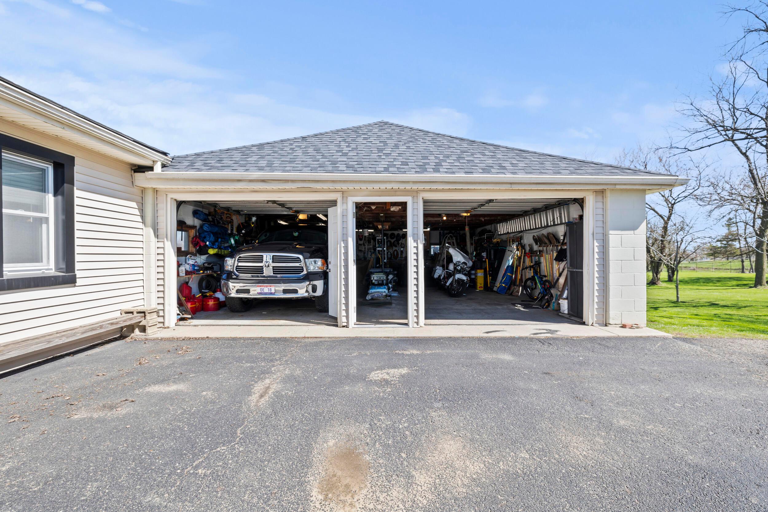 3420 Old Springfield Road London, OH 43140 - Photo 34 of 41 Garage 02