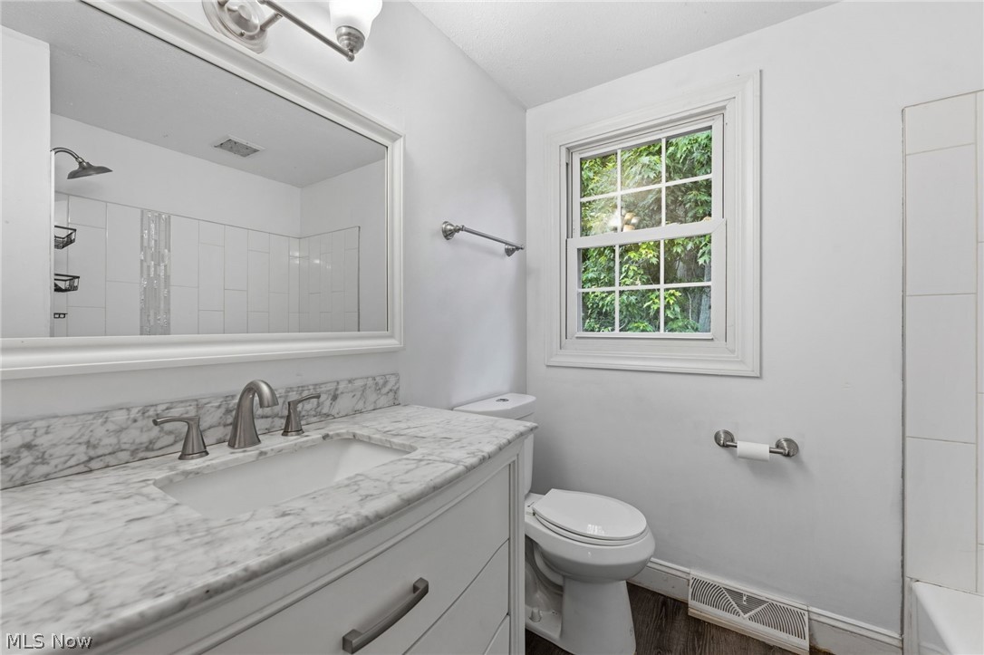 6472 Southgrove Road Mentor, OH 44060 - Photo 24 of 37 Bathroom featuring a white vanity with undermount sink, and a tub shower combo