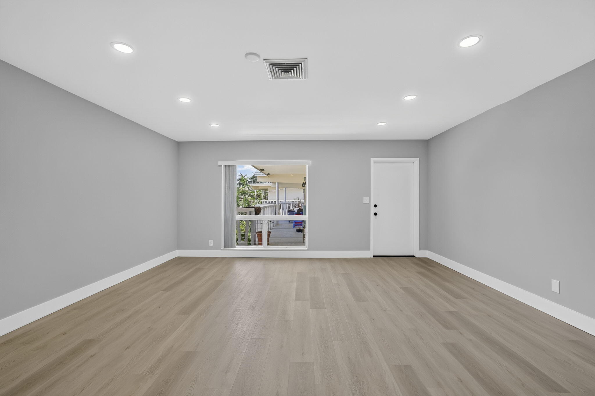 2755 Northeast 28th Avenue, Unit E2 Lighthouse Point, FL 33064 - Photo 10 of 62 5-web-or-mls-8I8A0944