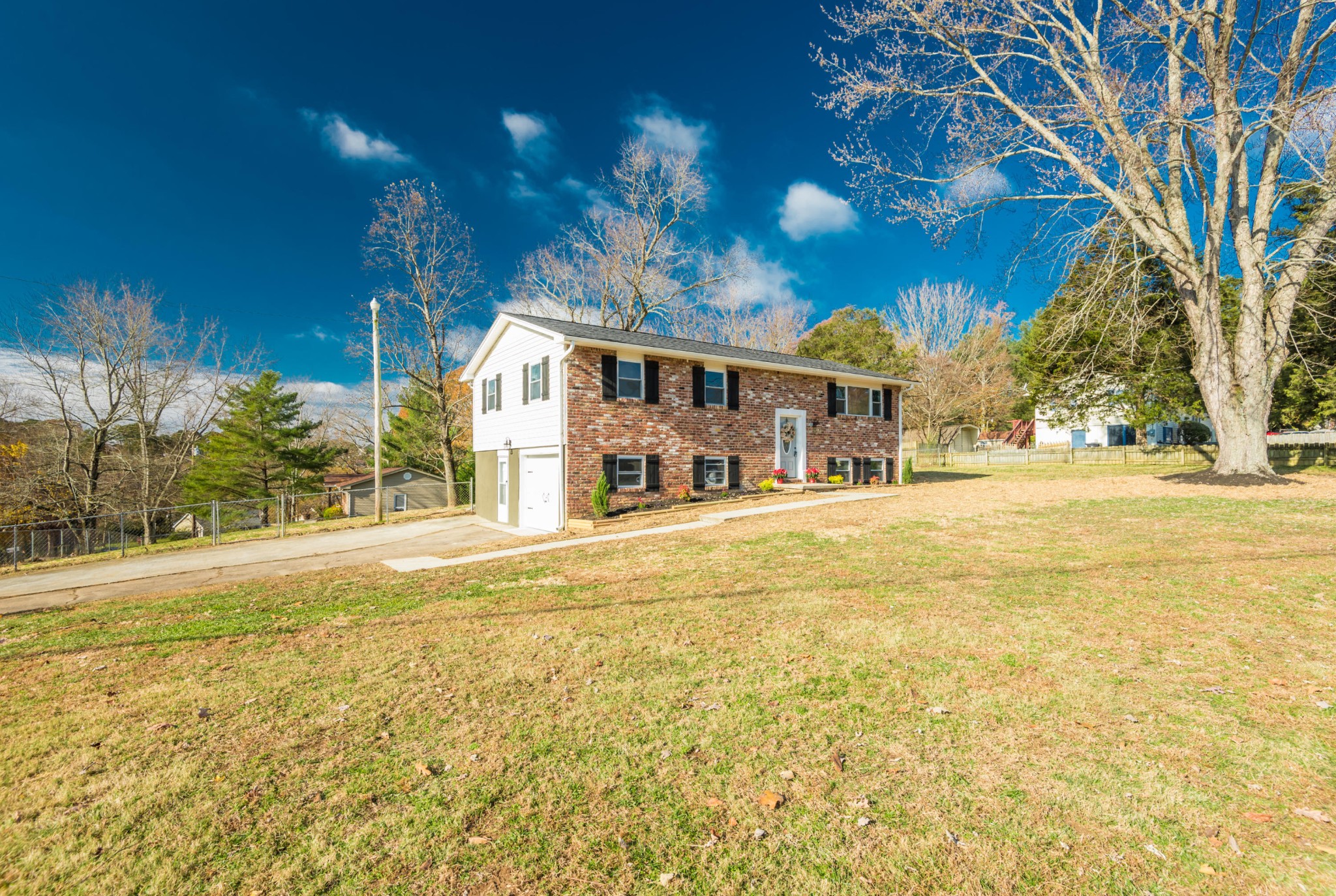 2201 Roundtree Road Knoxville, TN 37923 - Photo 2 of 40