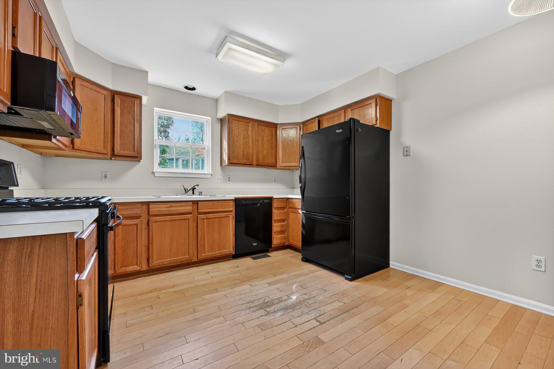 111 Janwall Street Annapolis, MD 21403 - Photo 3 of 50 Large kitchen room for table & chairs