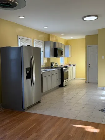 $3,300 | 40 Ocean Avenue, Unit 1, Winthrop, MA 02152