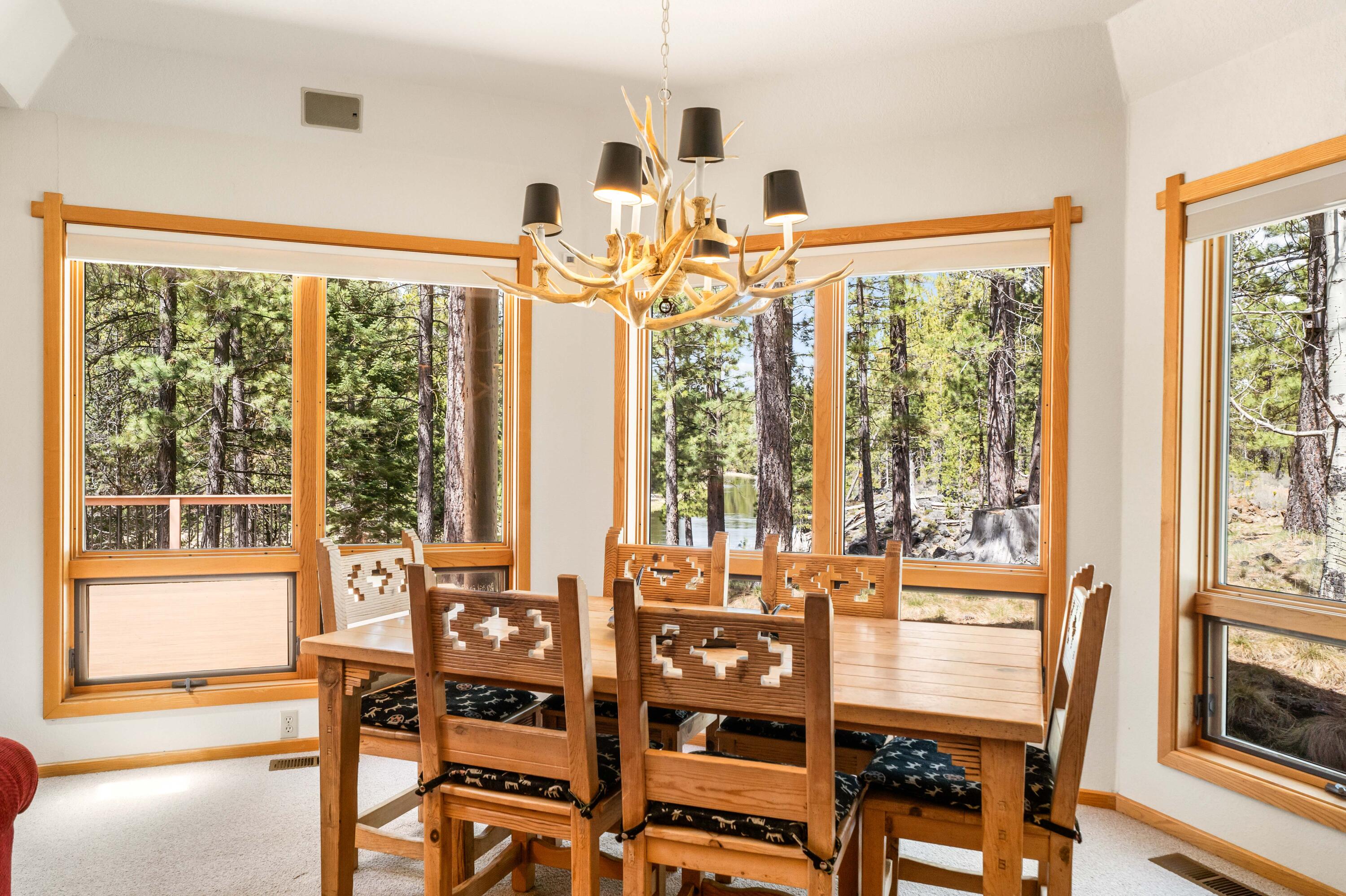 17678 Bittern Lane, Unit 5 Sunriver, OR 97707 - Photo 12 of 41 Dining Area