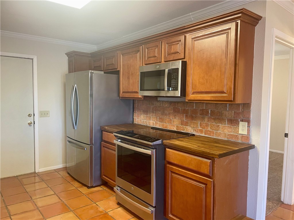 7879 Chestnut Road Beeville, TX 78102 - Photo 13 of 40