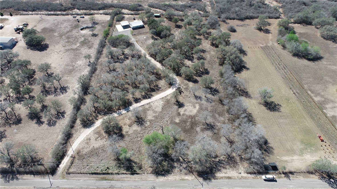 7879 Chestnut Road Beeville, TX 78102 - Photo 2 of 40