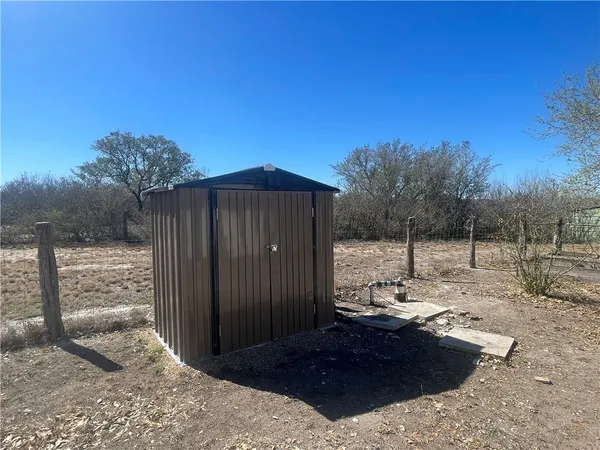 $325,000 | 7879 Chestnut Road, Beeville, TX 78102