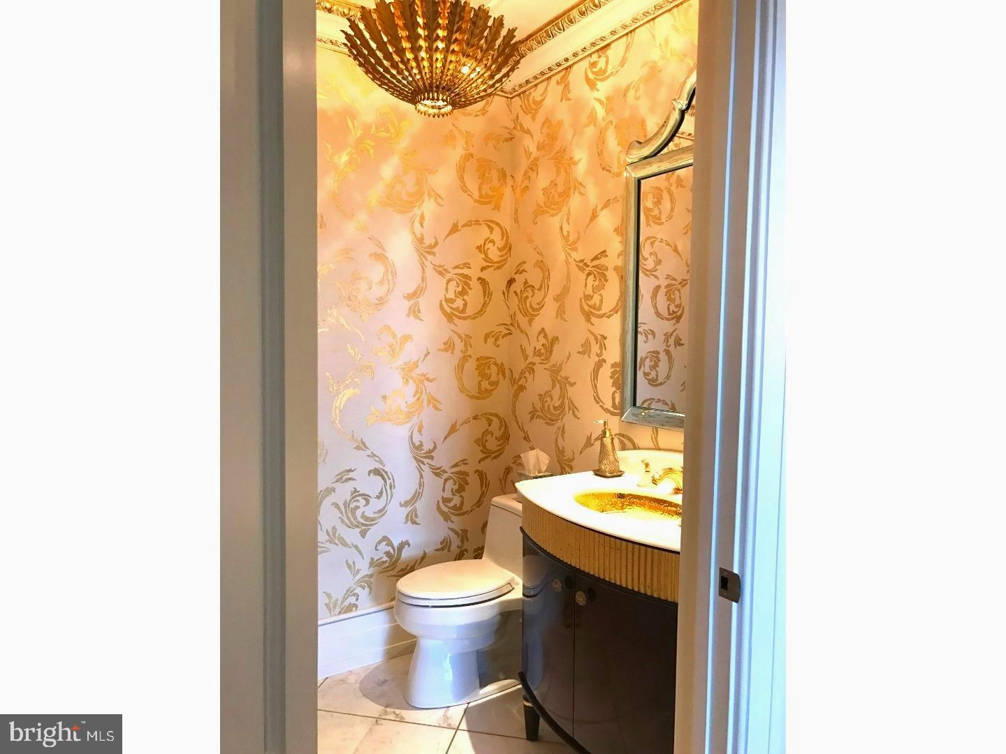 130 South 18th Street, Unit 2801 Philadelphia, PA 19103 - Photo 15 of 51 Half Bath