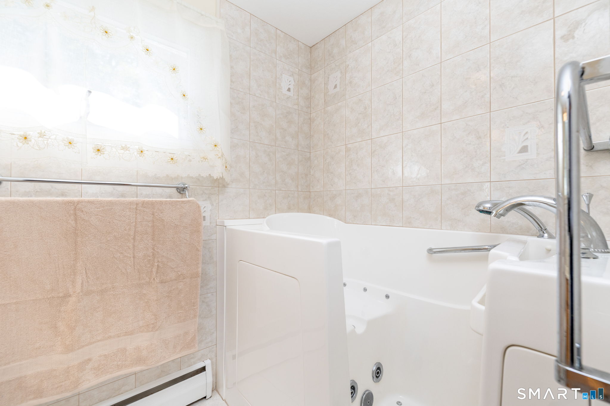 101 Collier Road Wethersfield, CT 06109 - Photo 16 of 37