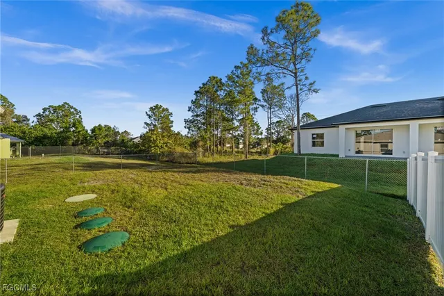 $484,900 | 915-917 Graystone Avenue, Lehigh Acres, FL 33974