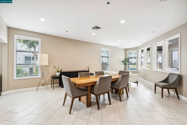 $375,000 | 6400 Christie Avenue, Unit 5303, Emeryville, CA 94608