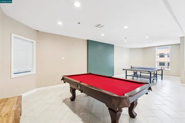 $375,000 | 6400 Christie Avenue, Unit 5303, Emeryville, CA 94608