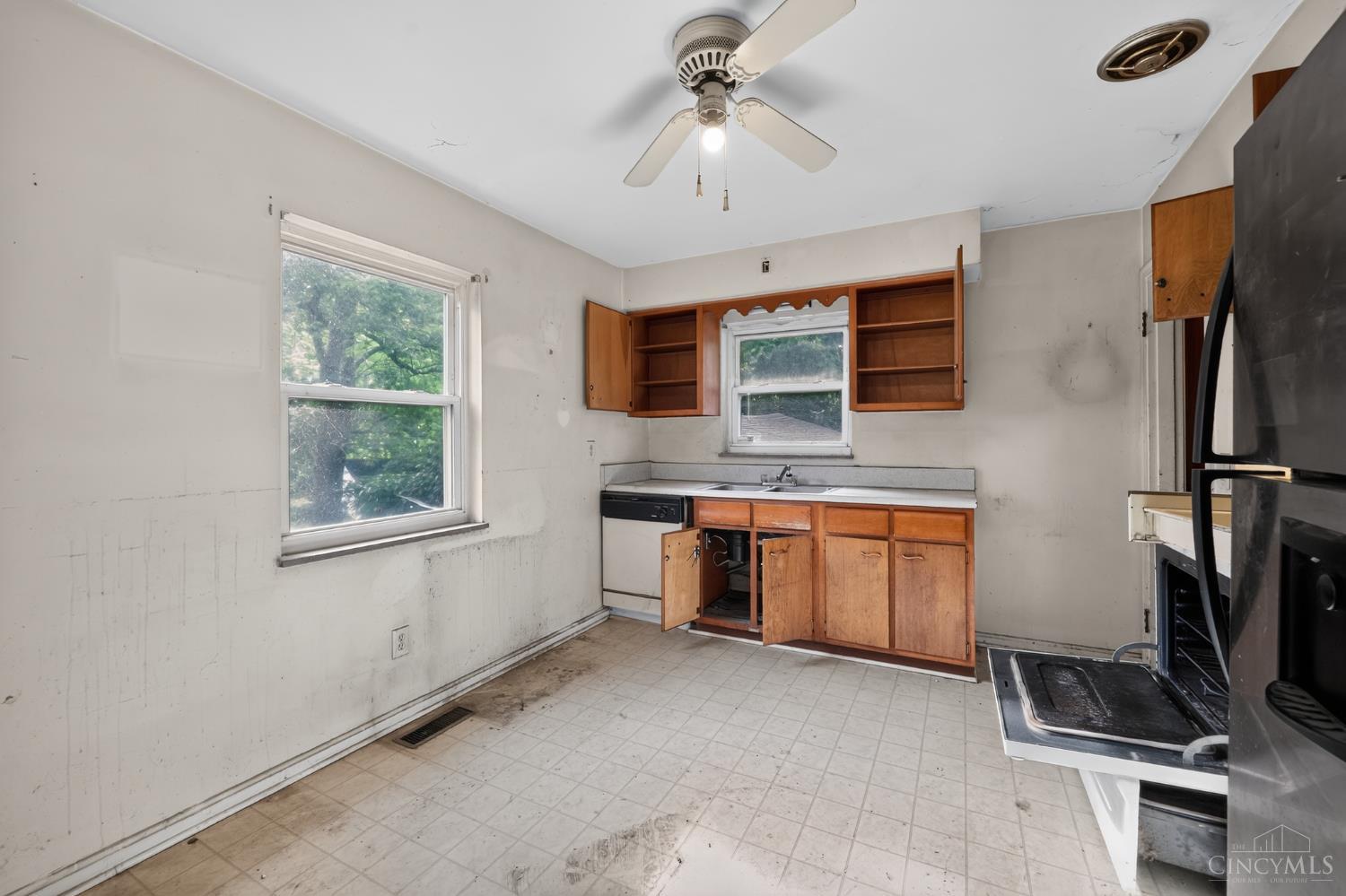 364 Ingram Road Cincinnati, OH 45218 - Photo 12 of 31