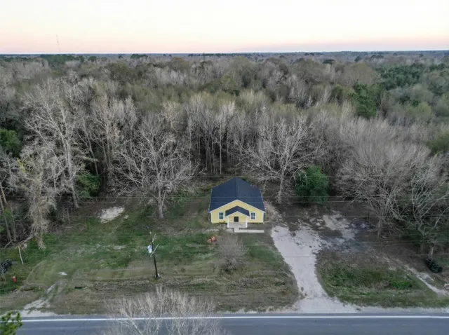 a view of a back yard