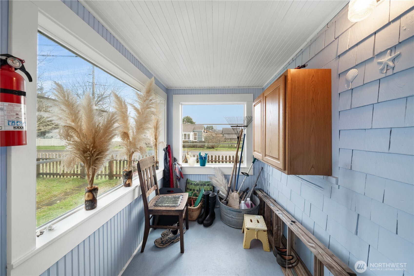 212 2nd Street Northeast Long Beach, WA 98631 - Photo 14 of 33 a living room with furniture and a large window