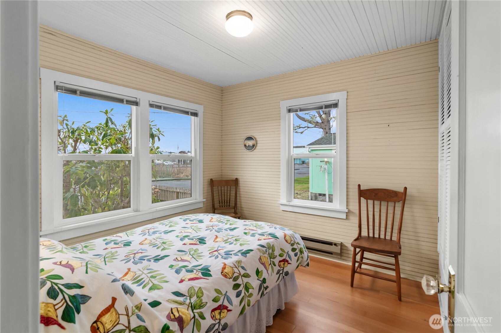 212 2nd Street Northeast Long Beach, WA 98631 - Photo 15 of 33 a bedroom with a bed and a window