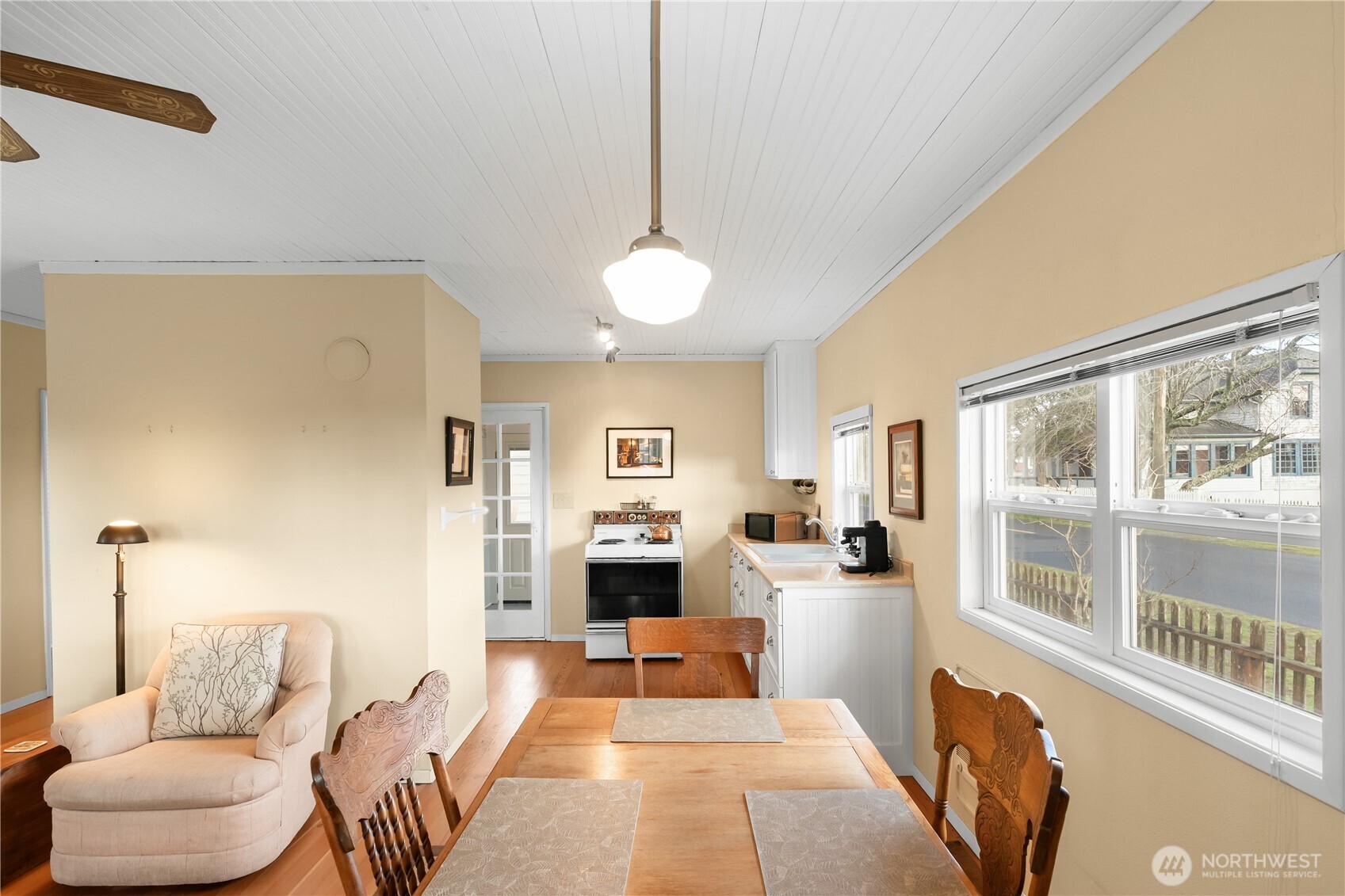 212 2nd Street Northeast Long Beach, WA 98631 - Photo 6 of 33 a living room with furniture and a large window