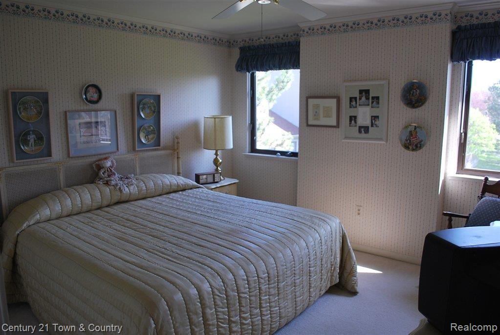 567 Victoria Court Rochester, MI 48307 - Photo 13 of 20 2nd Bedroom