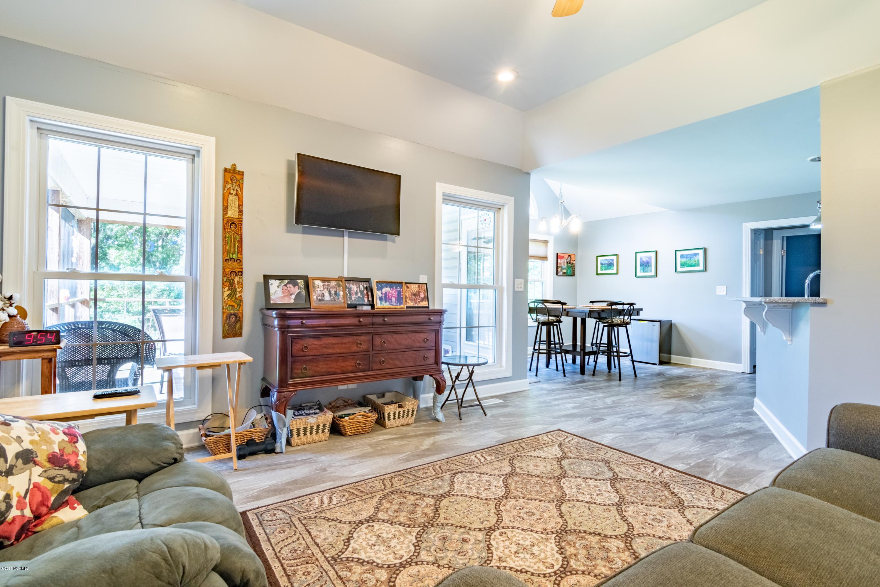 105 Raccoon Run Washington, NC 27889 - Photo 11 of 46 011 Living Room