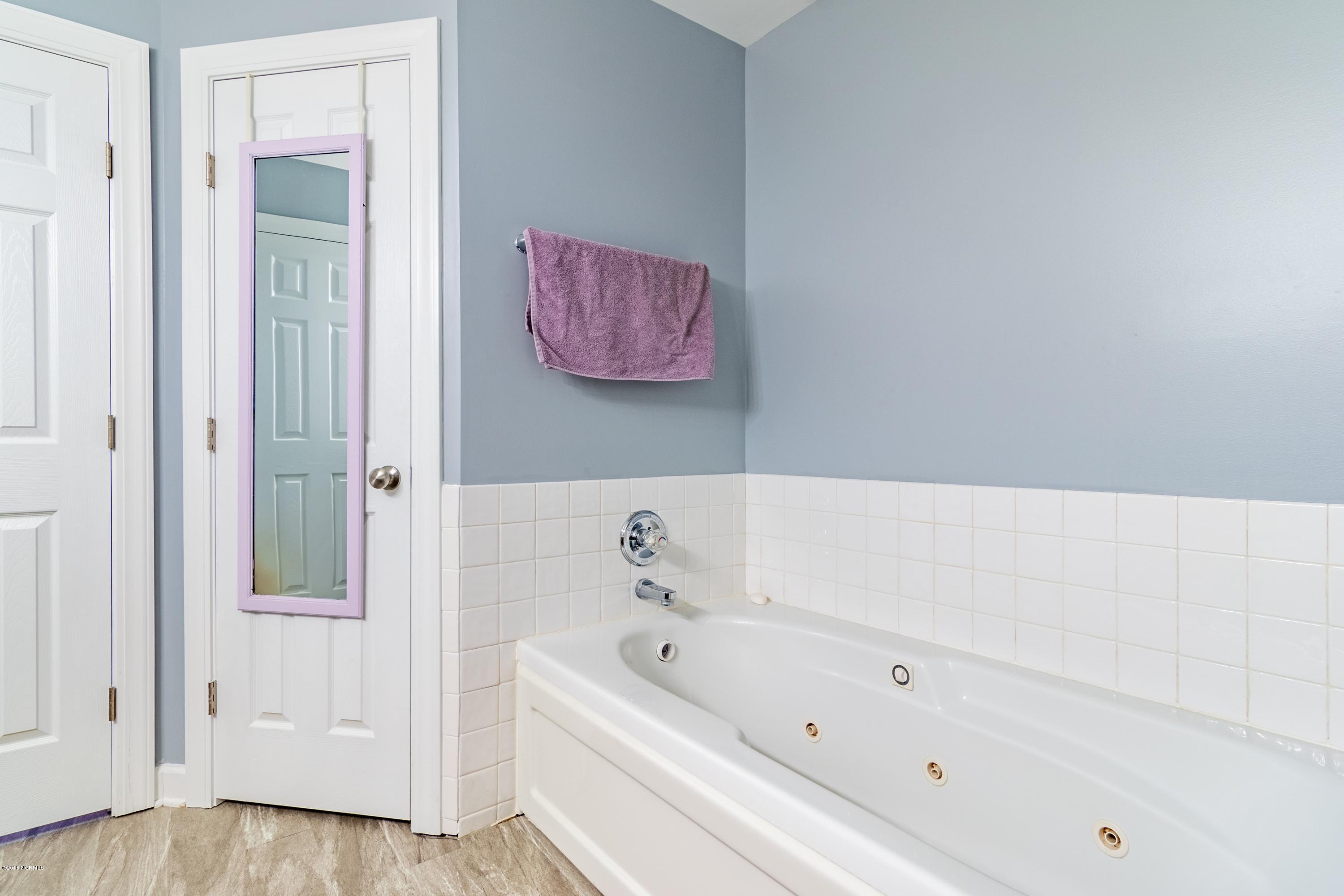105 Raccoon Run Washington, NC 27889 - Photo 14 of 46 014 Master Bath Whirlpool