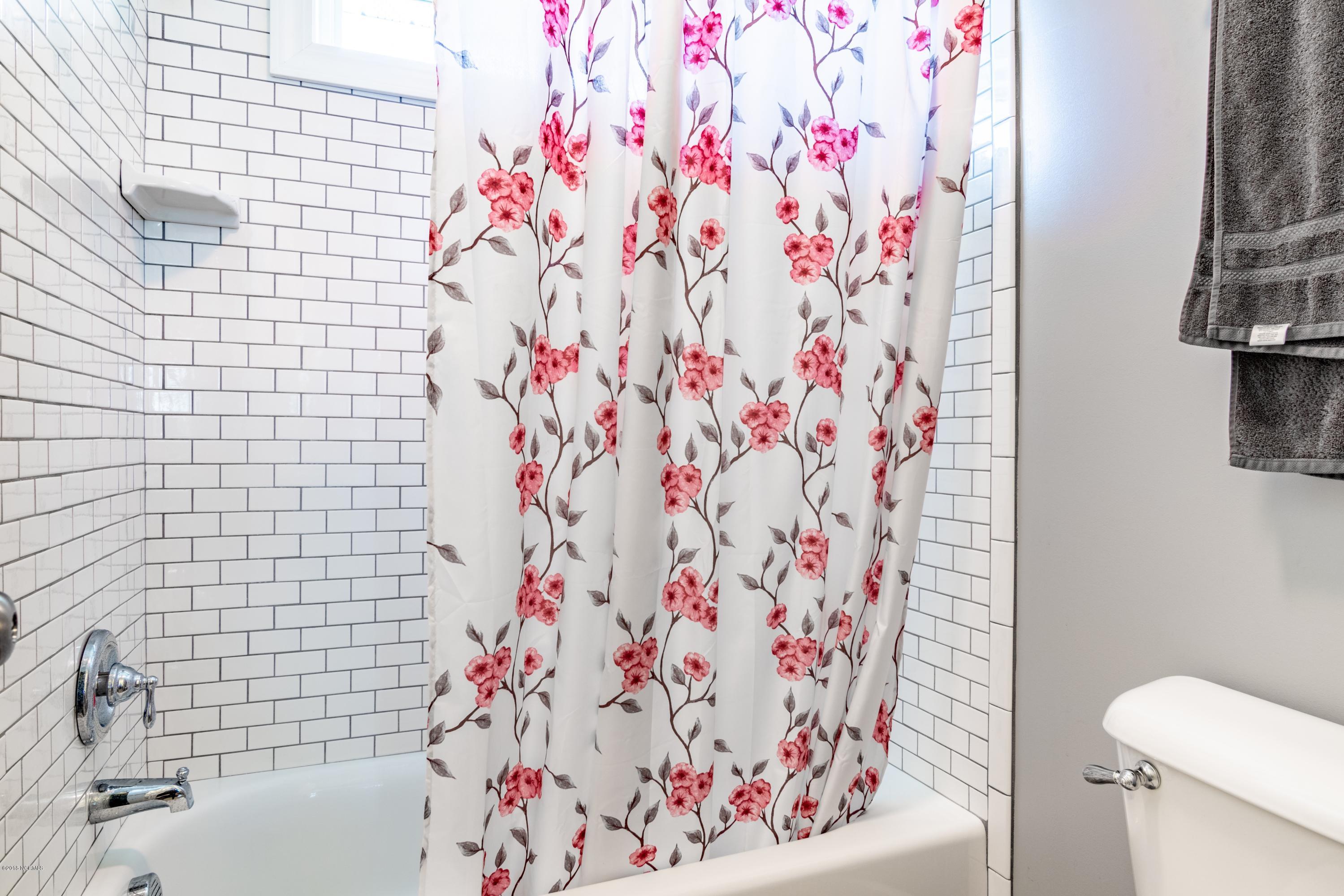 105 Raccoon Run Washington, NC 27889 - Photo 21 of 46 021 Guest Shower is Tiled