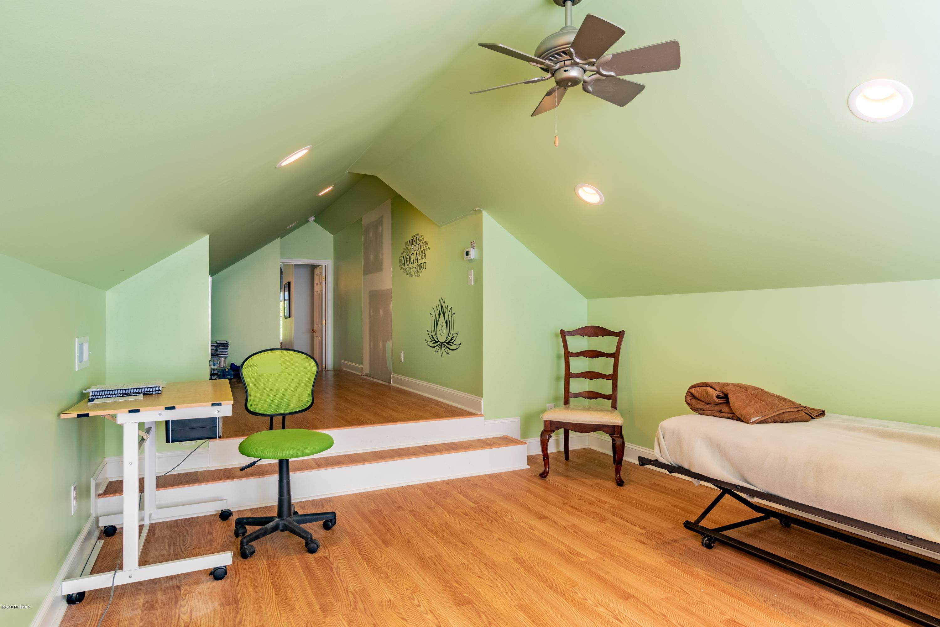 105 Raccoon Run Washington, NC 27889 - Photo 24 of 46 024 Upstairs Studio