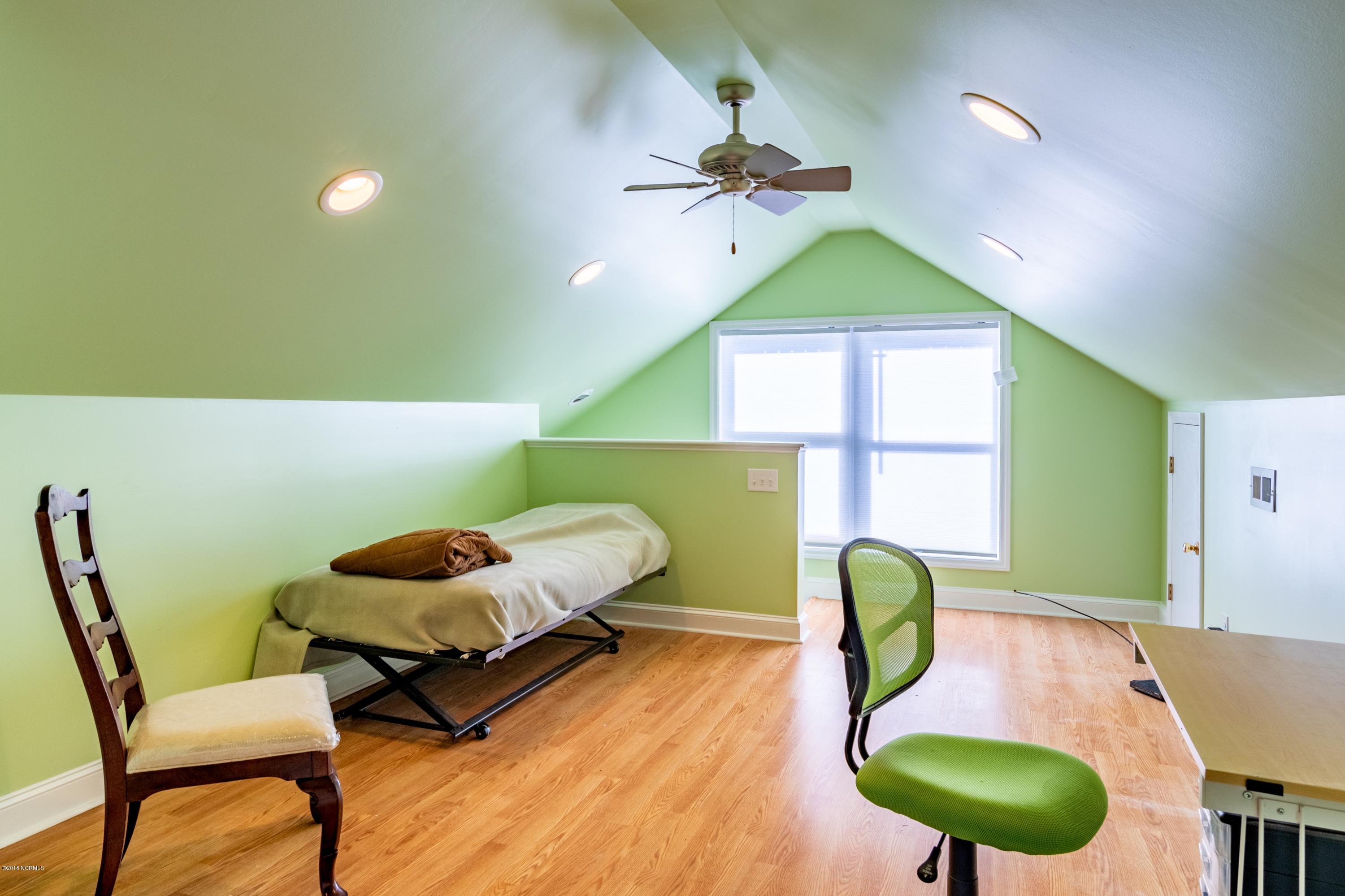 105 Raccoon Run Washington, NC 27889 - Photo 25 of 46 025 Upstairs Studio 2
