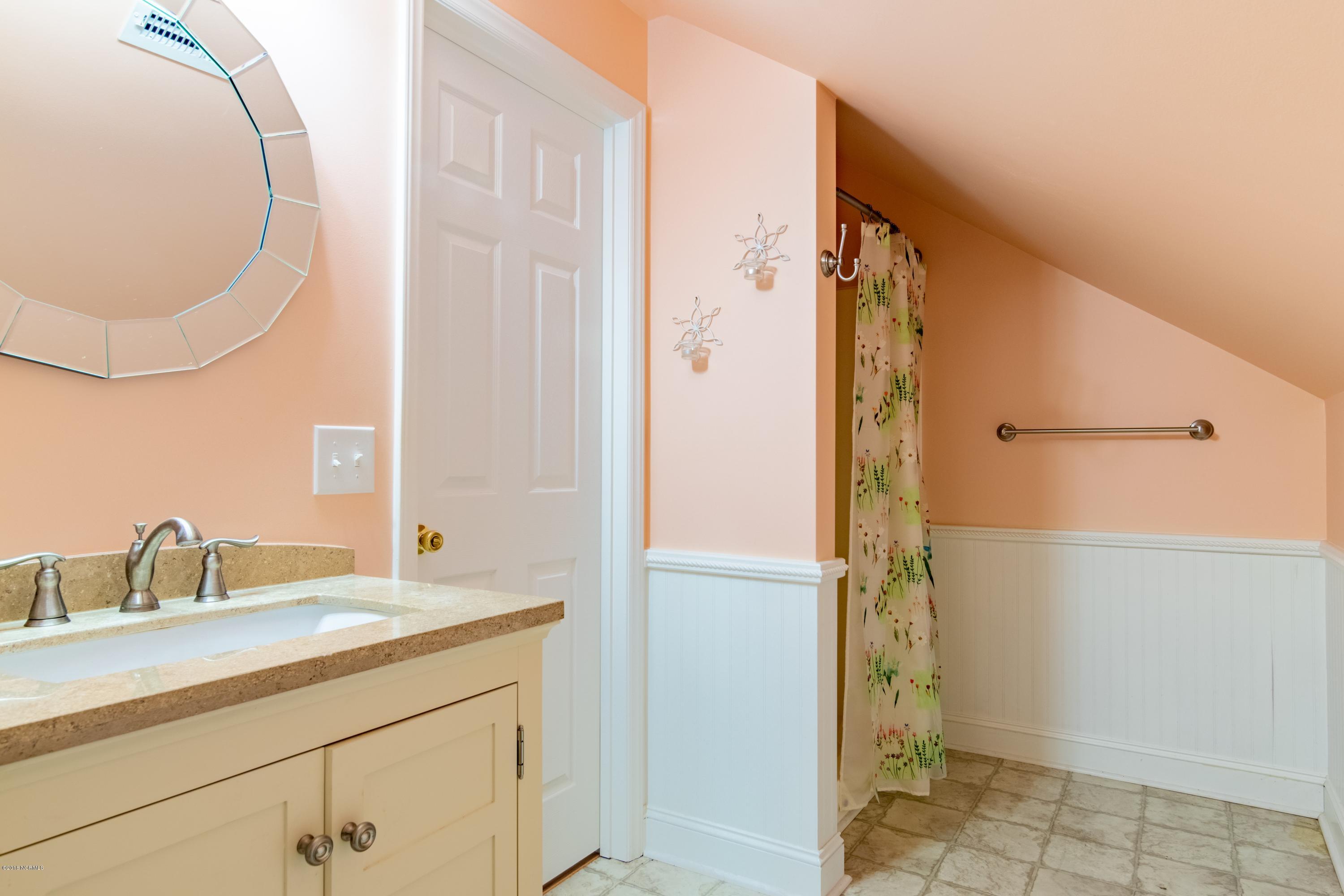 105 Raccoon Run Washington, NC 27889 - Photo 29 of 46 029 Full Bath Upstairs