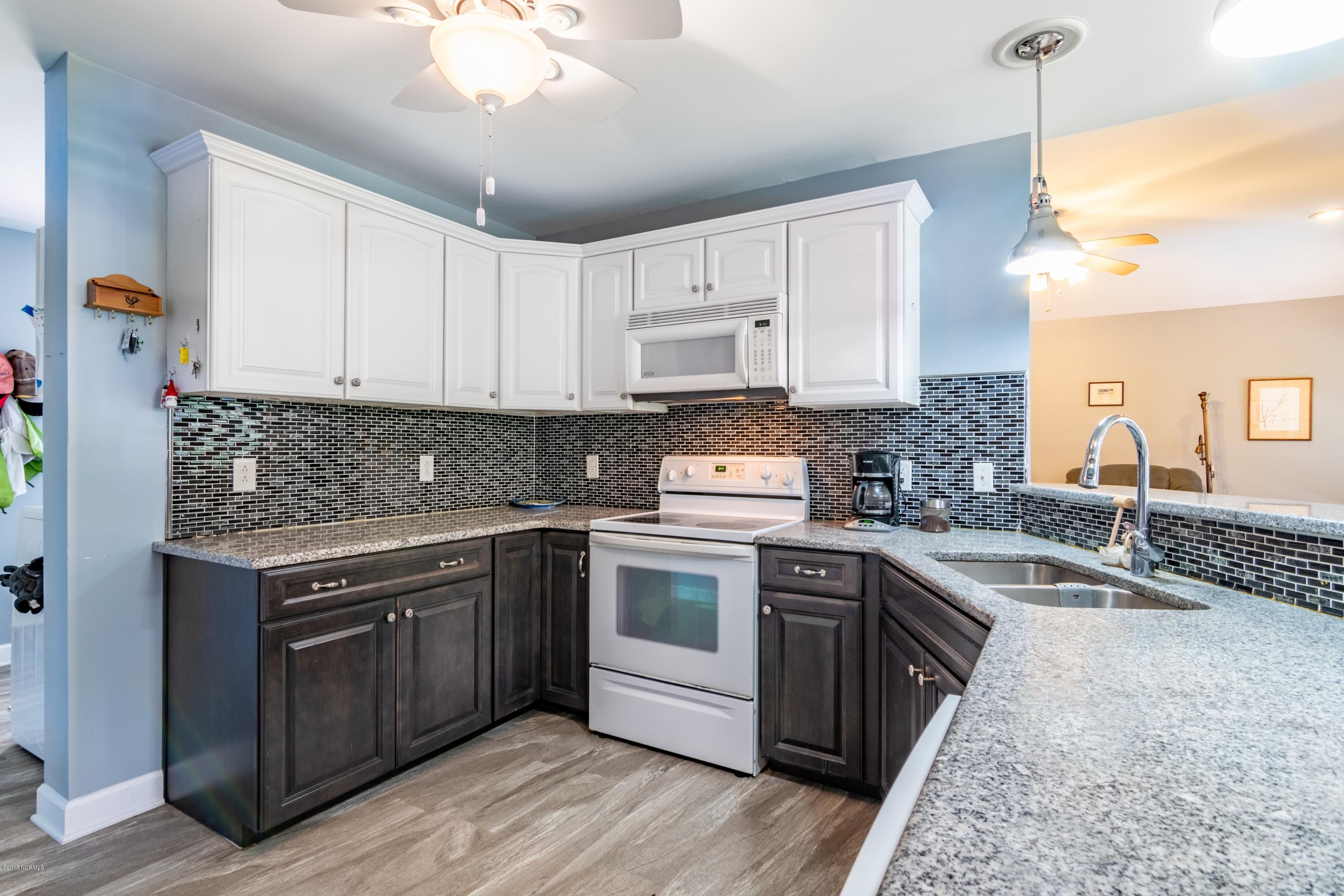 105 Raccoon Run Washington, NC 27889 - Photo 6 of 46 006 Updated Kitchen with Granite