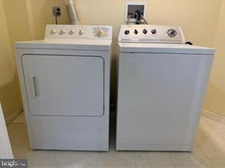 5600 11th Street North Arlington, VA 22205 - Photo 33 of 34 a utility room with dryer and washer