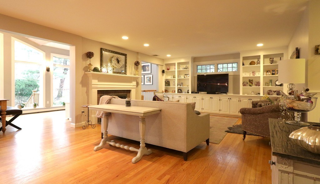 92 Thornton Road Needham, MA 02492 - Photo 7 of 10