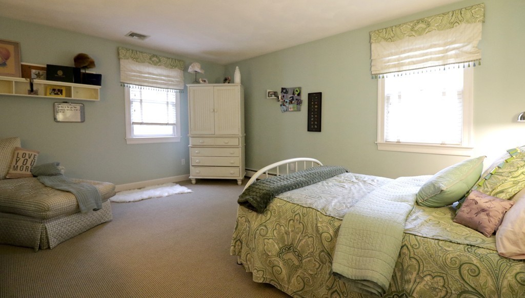 92 Thornton Road Needham, MA 02492 - Photo 9 of 10