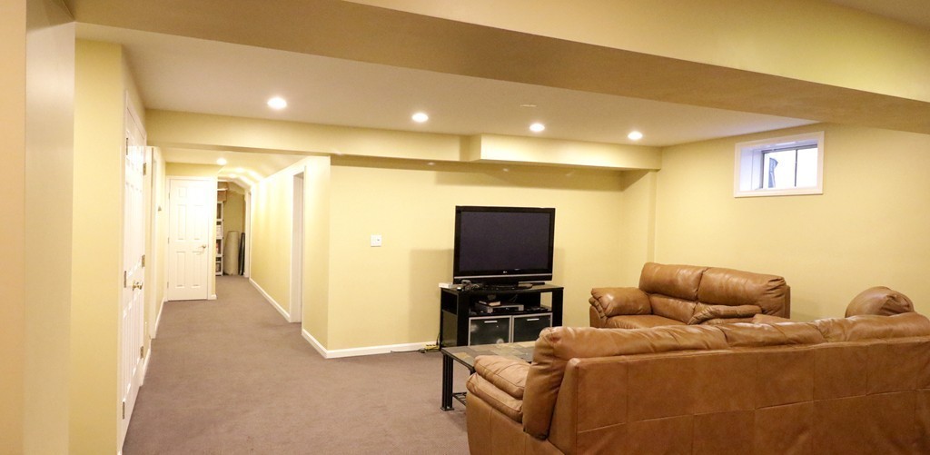 92 Thornton Road Needham, MA 02492 - Photo 10 of 10