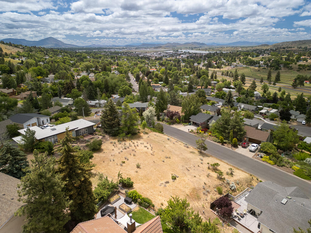 1601 Ridgecrest Drive Klamath Falls, OR 97601 - Photo 3 of 7 Ridgecrest-04
