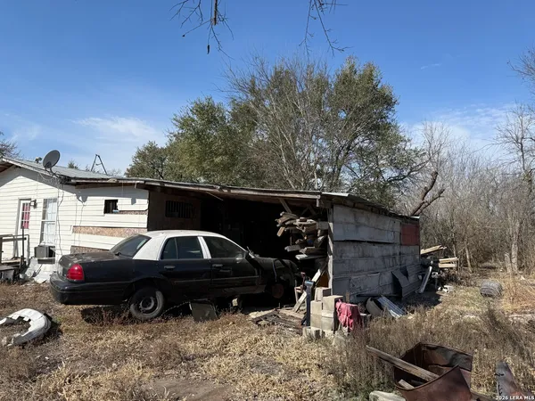 $80,000 | 110 County Road 4637, Hondo, TX 78861