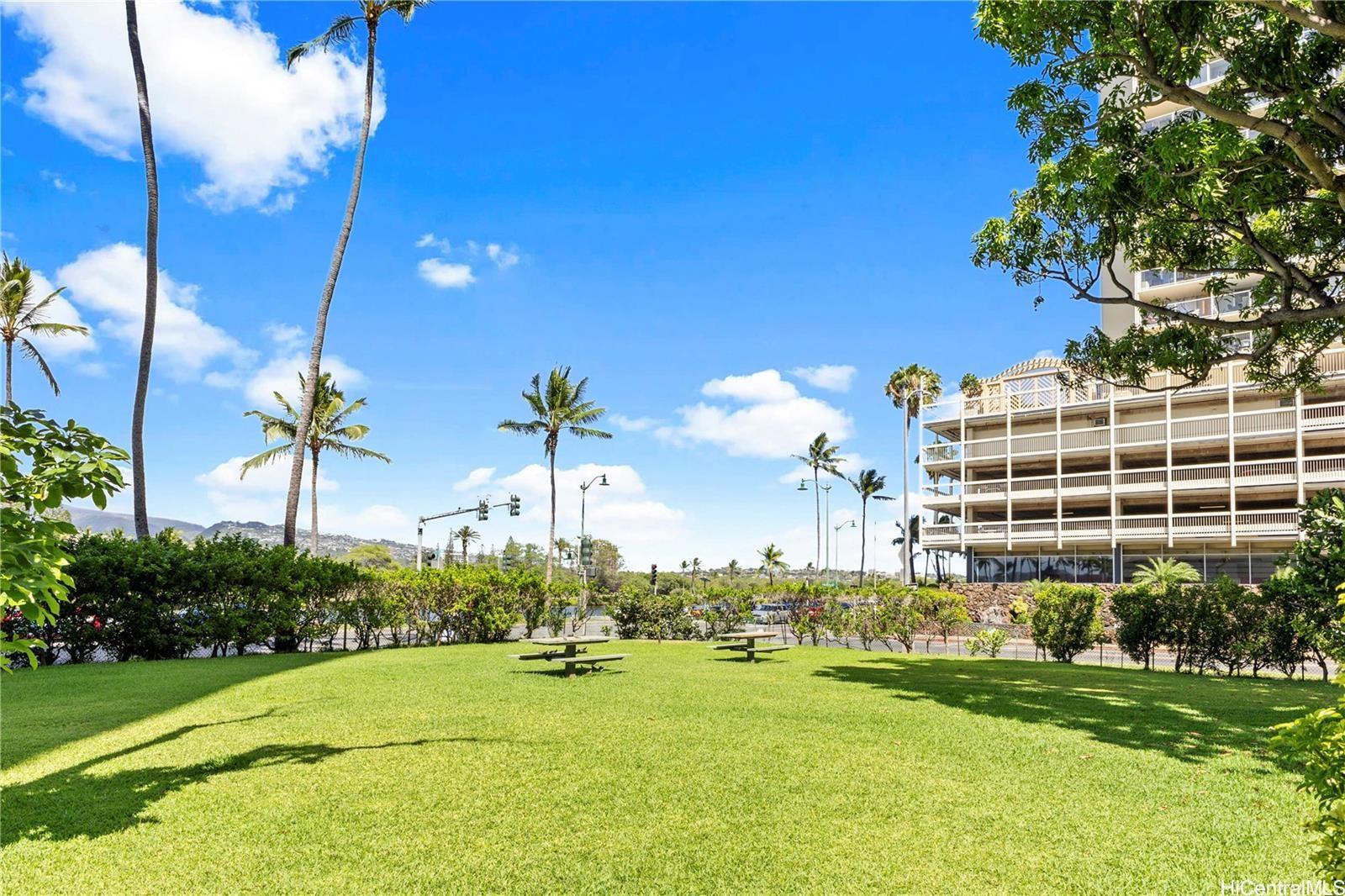 440 Seaside Avenue, Unit 404 Honolulu, HI 96815 - Photo 20 of 21 a view of a garden