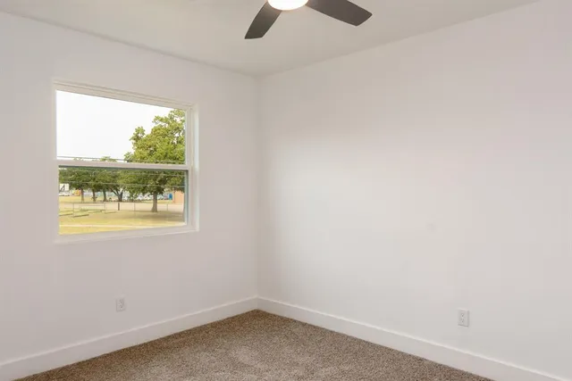 a view of backyard of the house