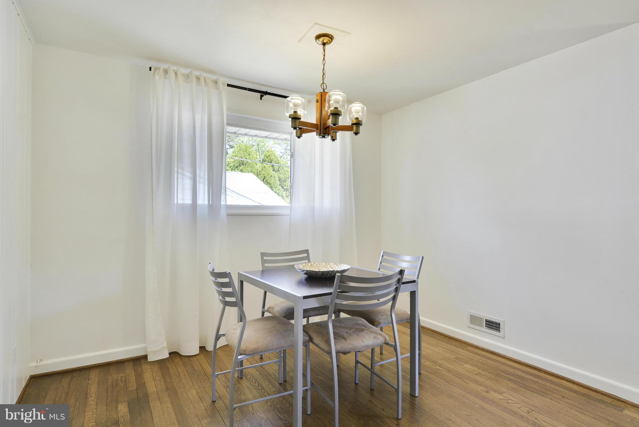 1909 Henry Road Rockville, MD 20851 - Photo 7 of 23 Dining Room