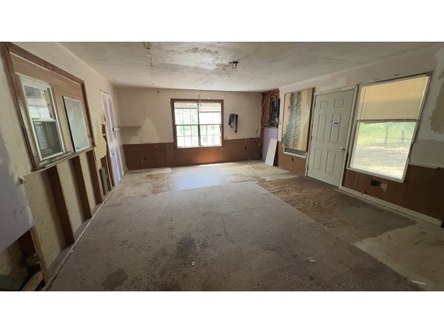 366 County Line Road Buena Vista, GA 31803 - Photo 4 of 21 a room with a bed and mirror
