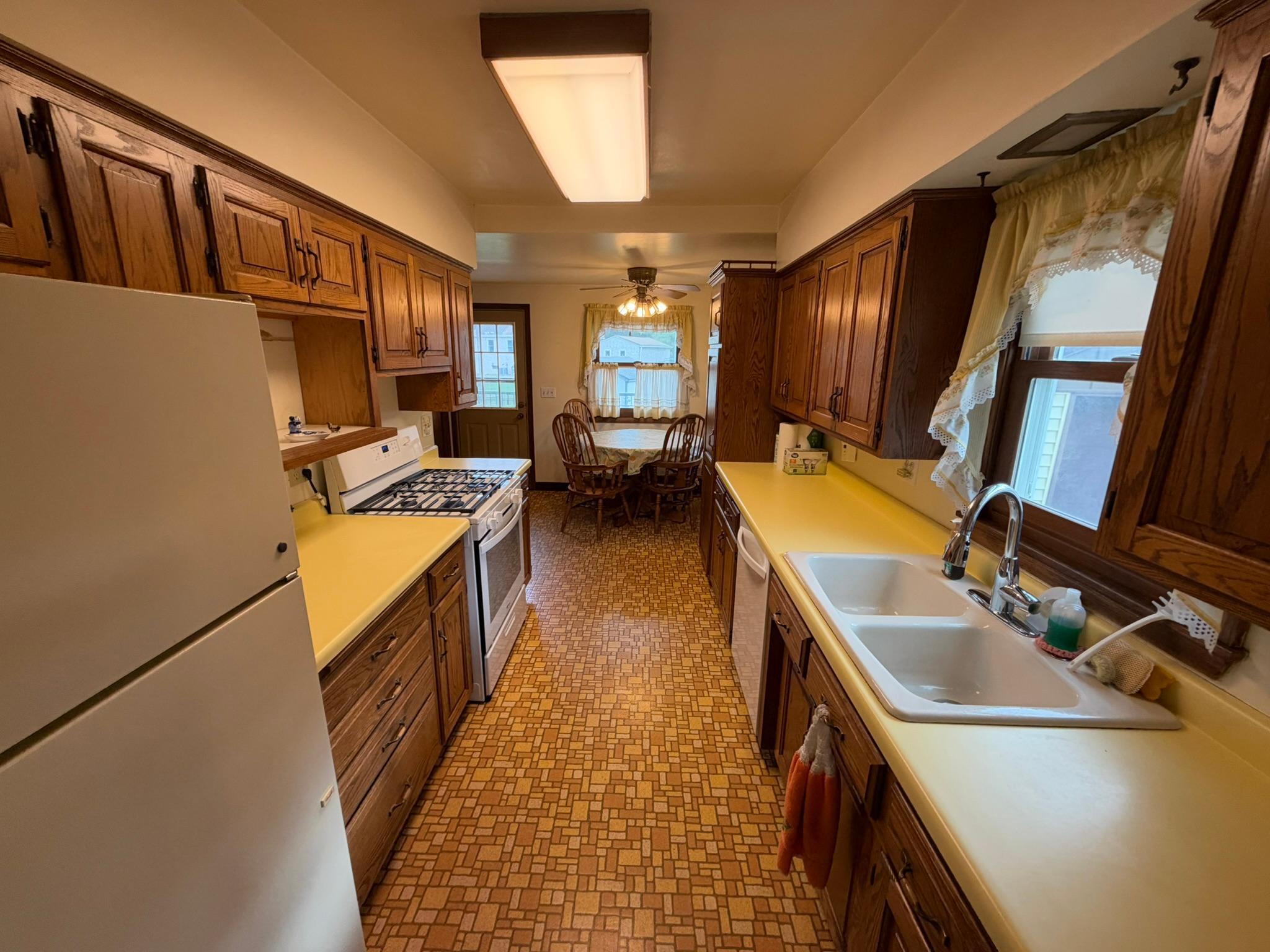 124 Gibraltar Road Minneapolis, MN 55421 - Photo 4 of 12 Gallery Image 4