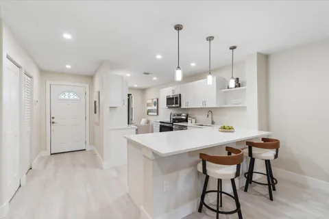 $129,900 | 52 Stratford Lane West, Unit F, Boynton Beach, FL 33436
