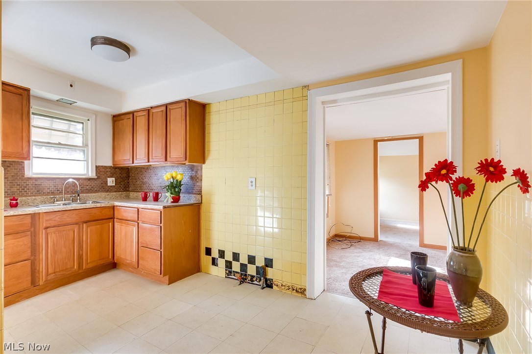 1024 South Green Road Cleveland, OH 44121 - Photo 12 of 28 Kitchen adjoins dining room...
