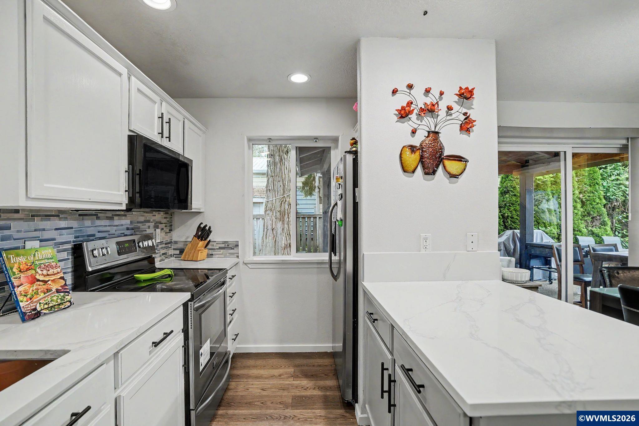 810 Southeast Locust Street Dundee, OR 97115 - Photo 11 of 35 Gallery Image 11
