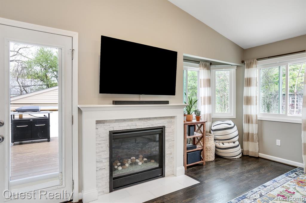 1850 Cambridge Road Berkley, MI 48072 - Photo 11 of 42