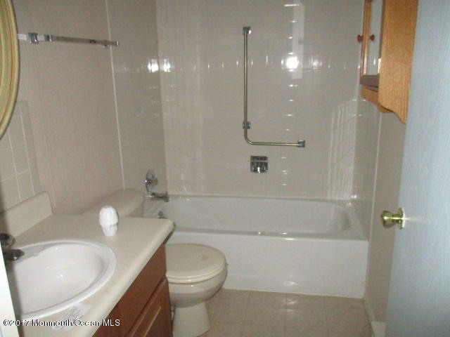 2 Berkshire Road Whiting, NJ 08759 - Photo 4 of 13 2 berkshire (21)