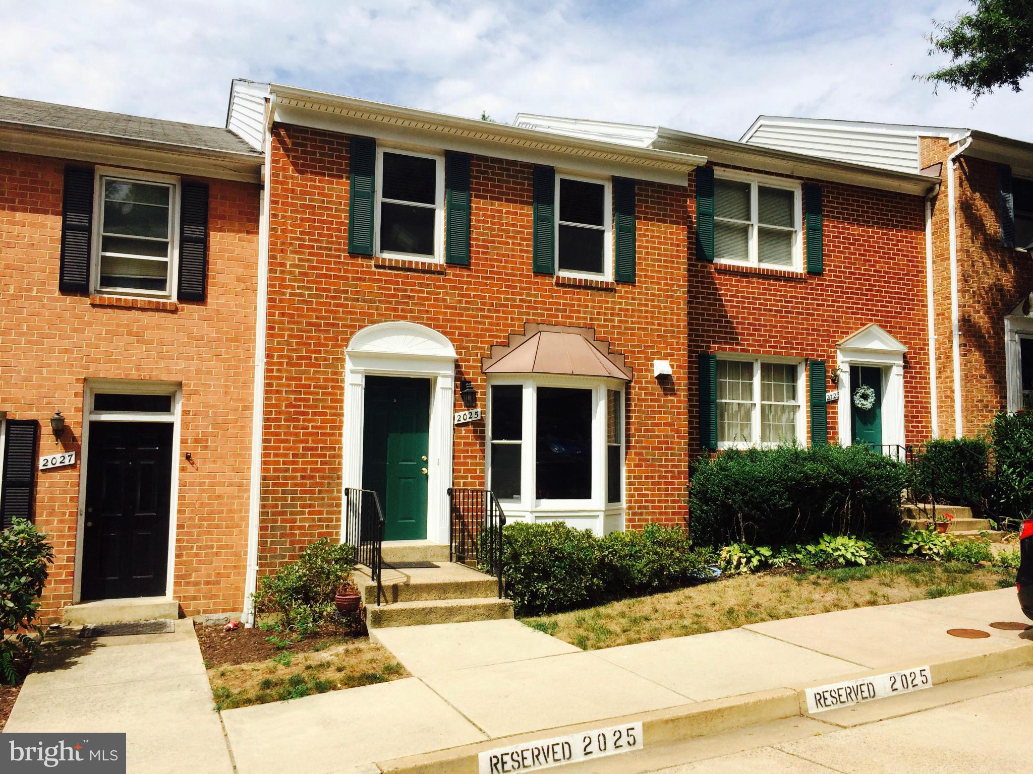 2025 South Glebe Road Arlington, VA 22206 - Photo 1 of 30 Exterior (Front)