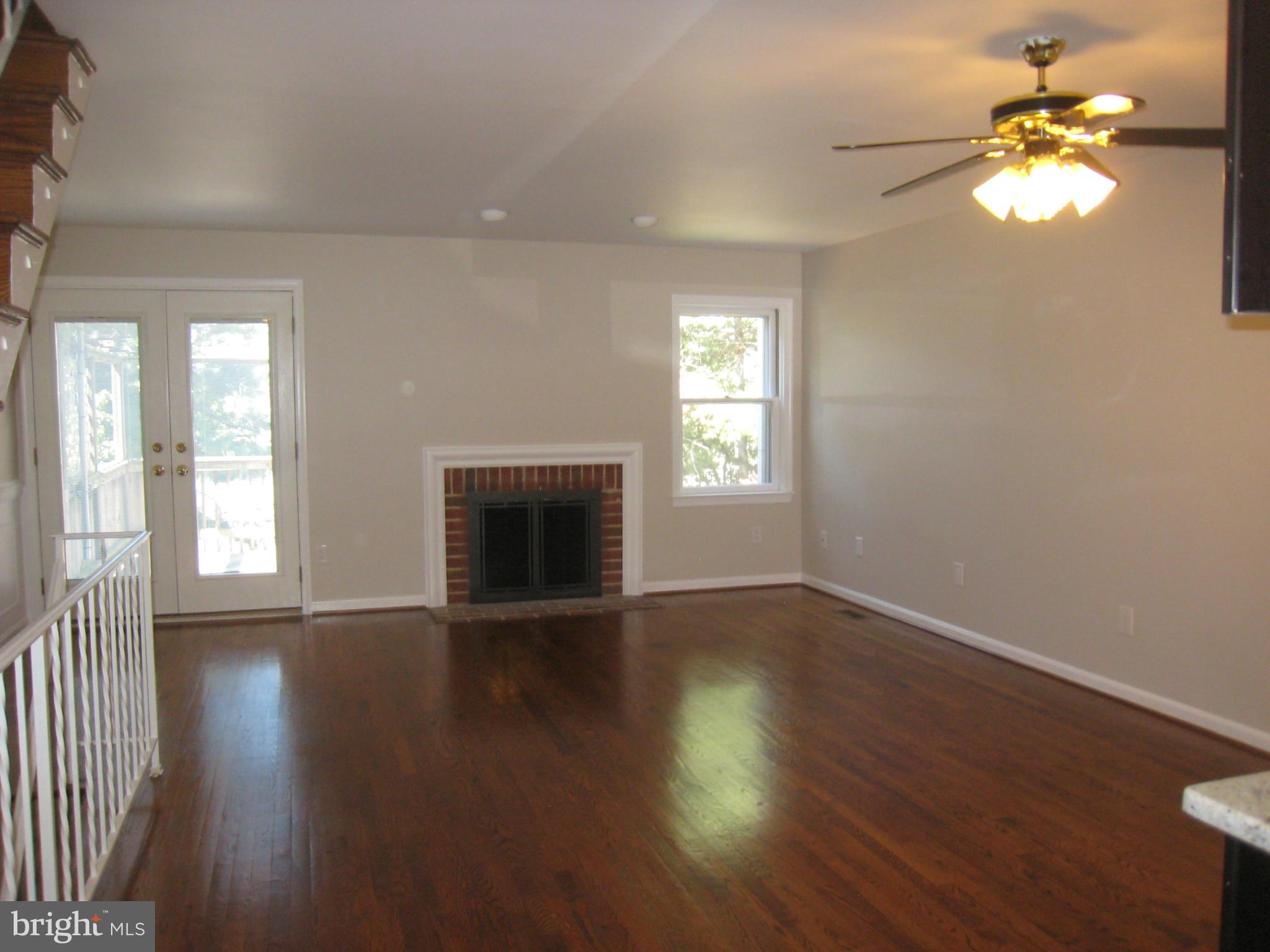 2025 South Glebe Road Arlington, VA 22206 - Photo 11 of 30 Living Room