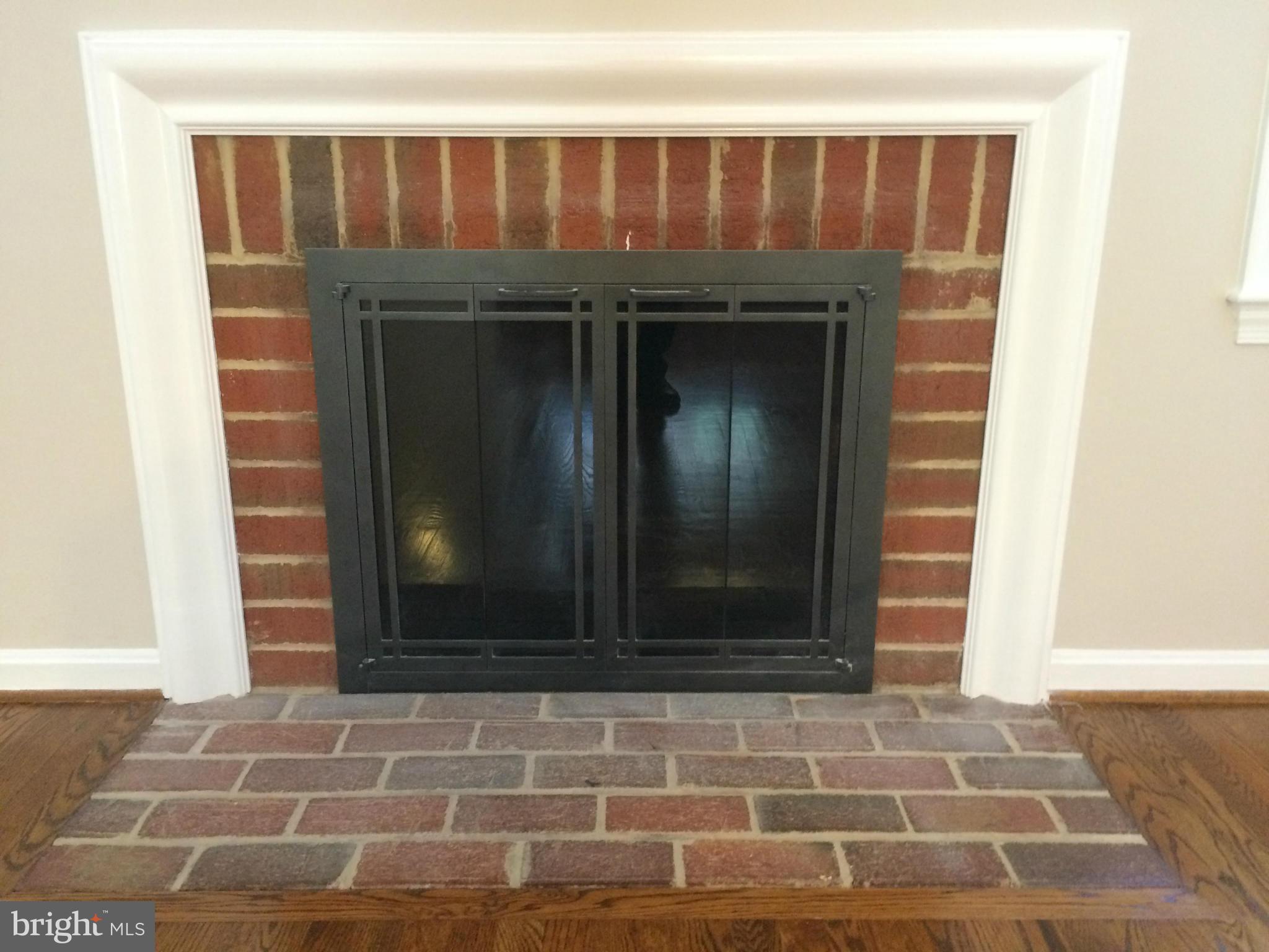 2025 South Glebe Road Arlington, VA 22206 - Photo 12 of 30 Living Room