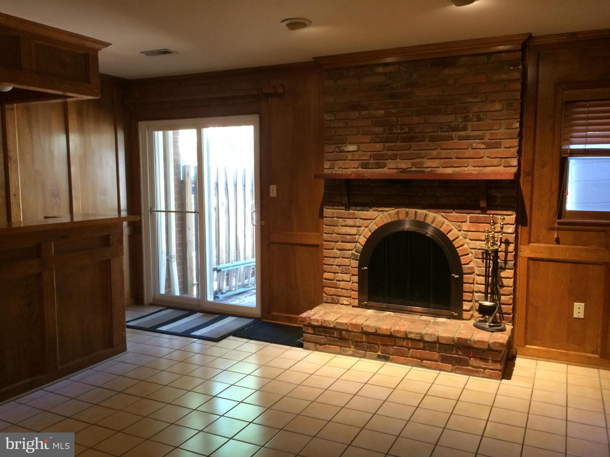 2025 South Glebe Road Arlington, VA 22206 - Photo 24 of 30 Family Room