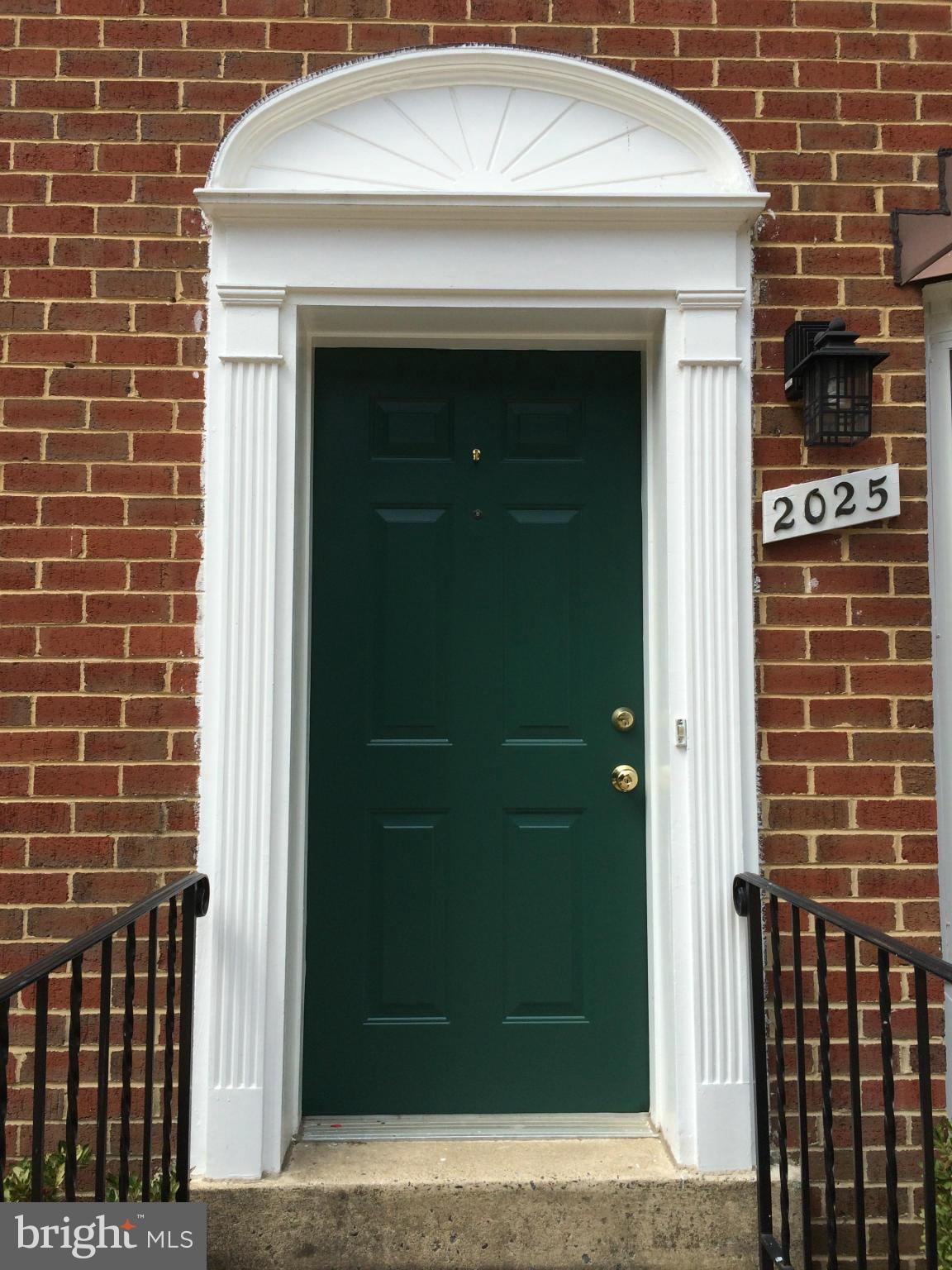 2025 South Glebe Road Arlington, VA 22206 - Photo 5 of 30 Exterior (Front)